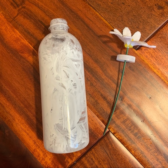 White Felt Daisy and Painted Plastic White Vase - Picture 6 of 7